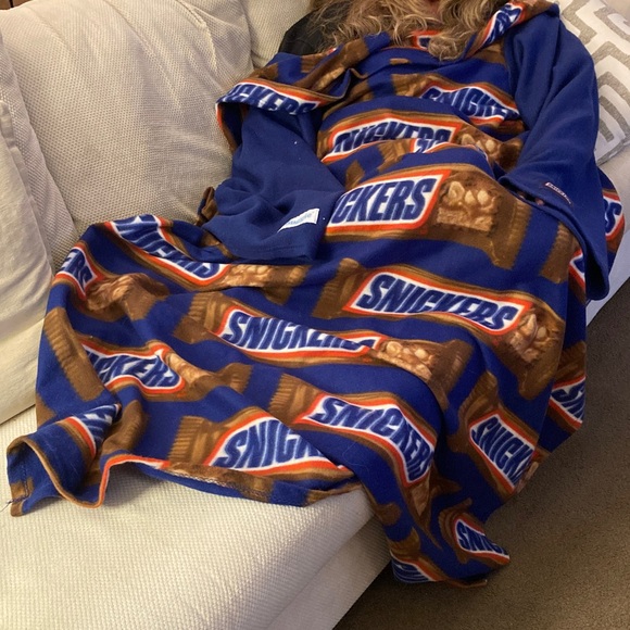 Snickers Snuggie Blanket/ Robe Unisex - Picture 2 of 5